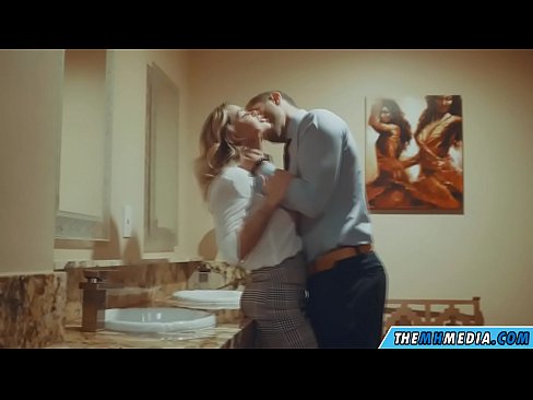 ❤️ Pe a faaosoosoina oe e se blonde busty i totonu o se faletaele lautele ️❌ Pono vk ❌️